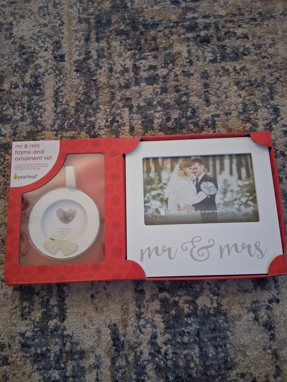 Pearhead Mr & Mrs Picture Frame Set in Red and White